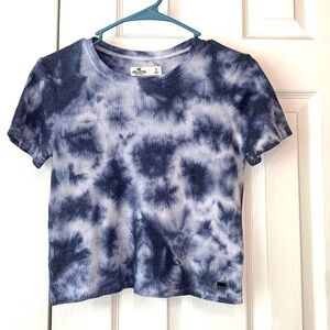 Hollister Short Sleeve Shirt - Women’s size Small